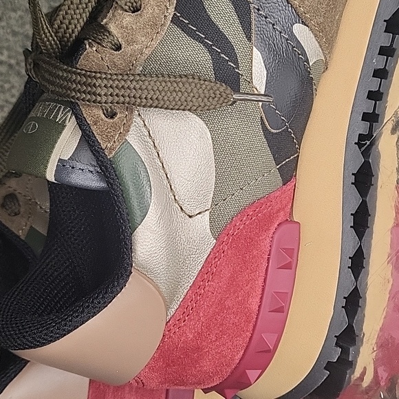 Valentino Garavani Rockrunner Sneakers - Picture 5 of 16